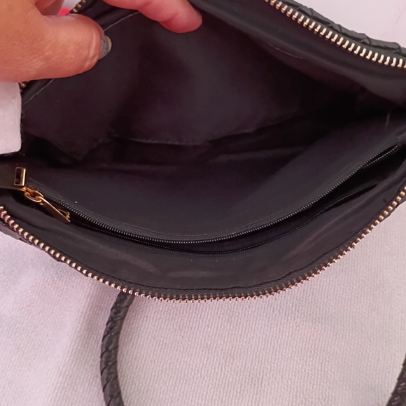 Sondra Roberts Squared Chic Black With Gold Accents Woven Purse. - Picture 9 of 12